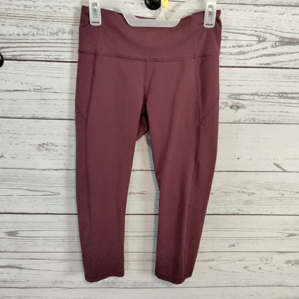 "No Brand" woman's capris or work out stretch pants 👖